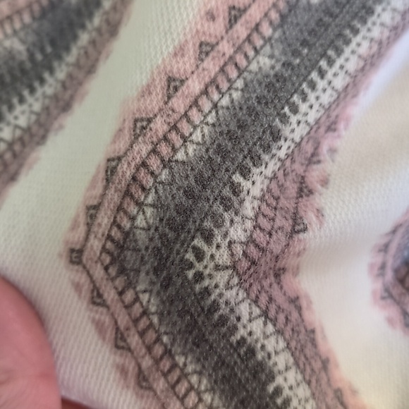 LuLaRoe Cream Print Bubble Sleeved Top - Picture 4 of 5